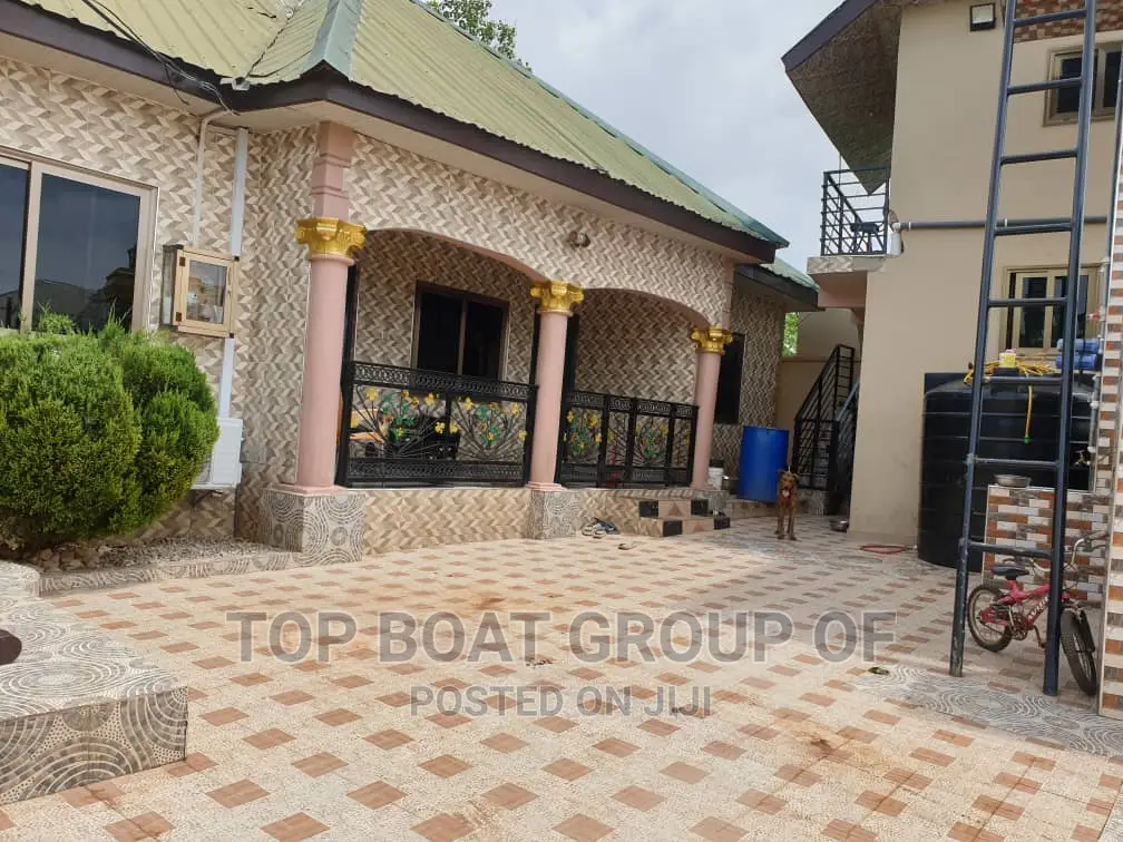 Furnished 6bdrm House in Top-Boat Estate, Kumasi Metropolitan for sale