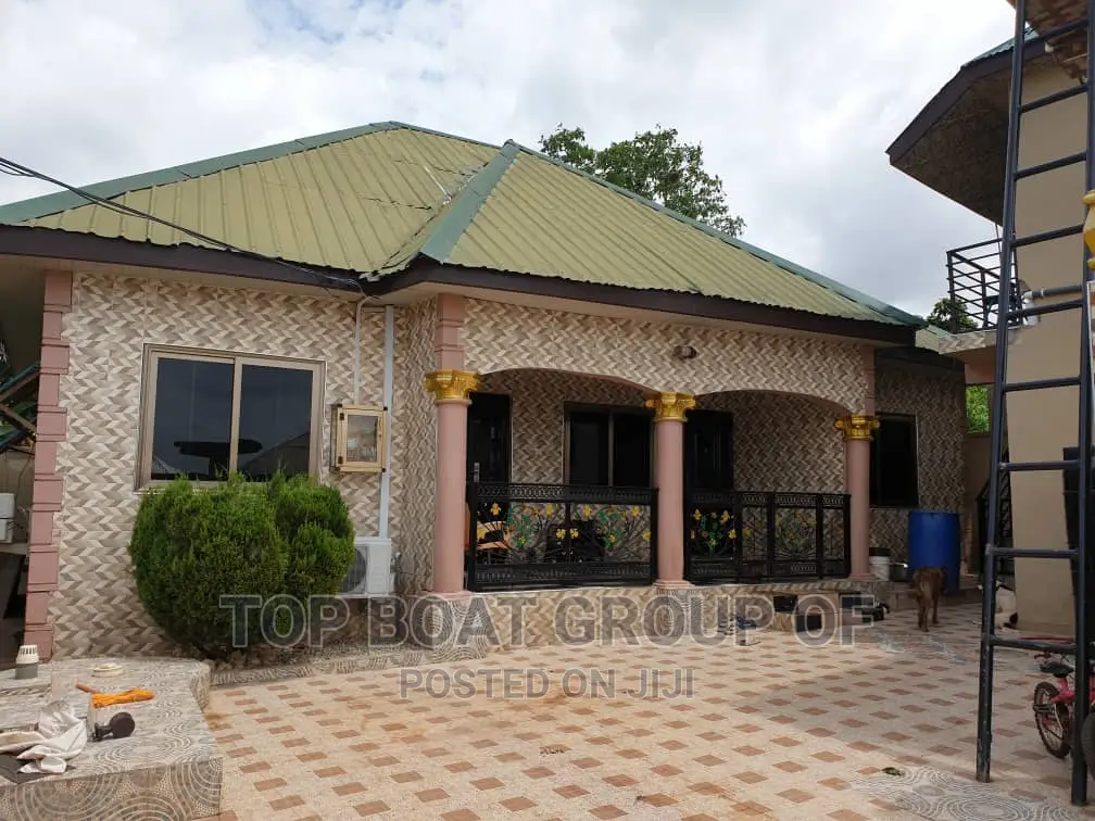 Furnished 6bdrm House in Top-Boat Estate, Kumasi Metropolitan for sale