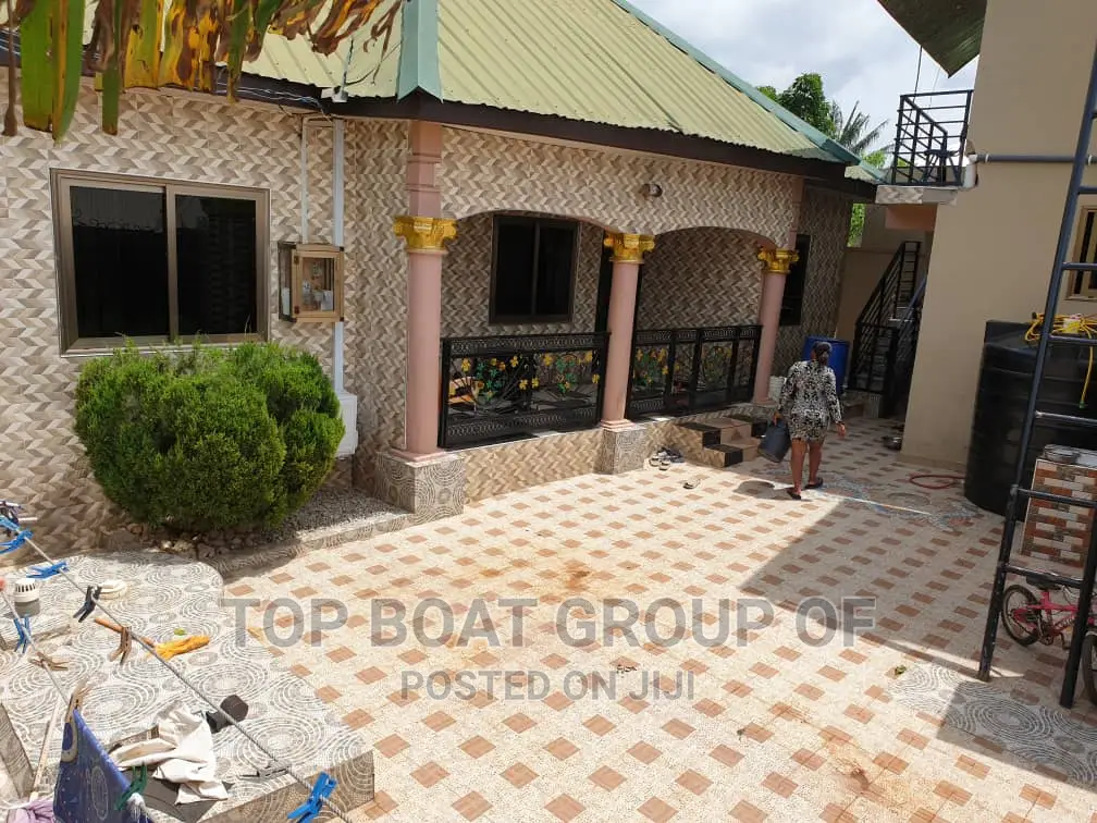 Furnished 6bdrm House in Top-Boat Estate, Kumasi Metropolitan for sale