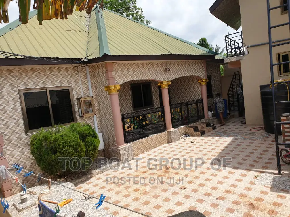 Furnished 6bdrm House in Top-Boat Estate, Kumasi Metropolitan for sale