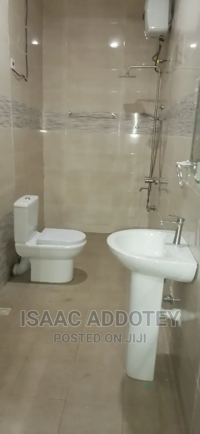 3bdrm Apartment in Adogono, Spintex for rent
