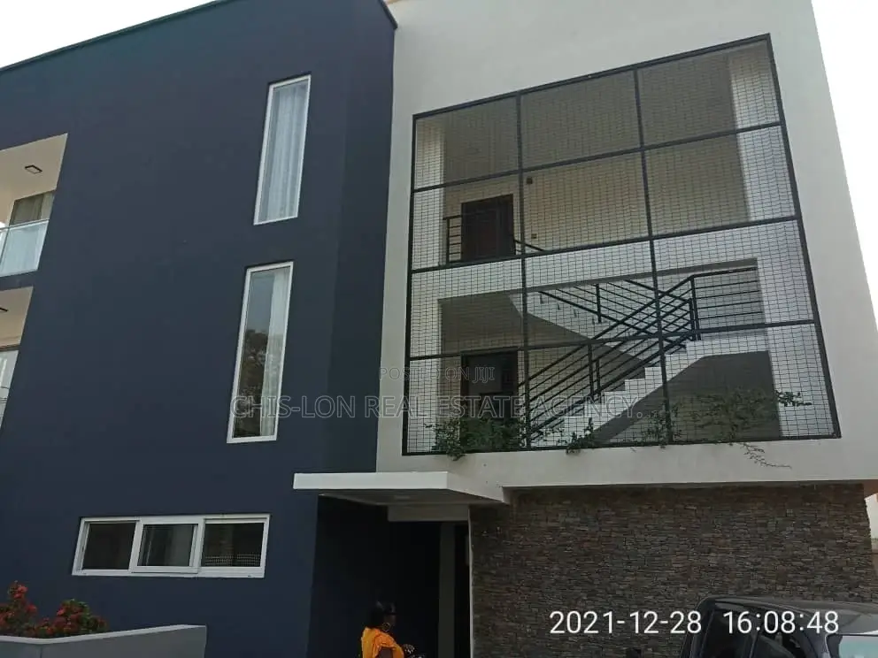 Furnished 3bdrm Duplex in Airport Residential for rent