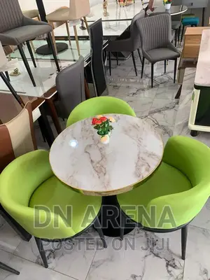 3 Seater Dinning Table Set. 3 Chairs With a Table