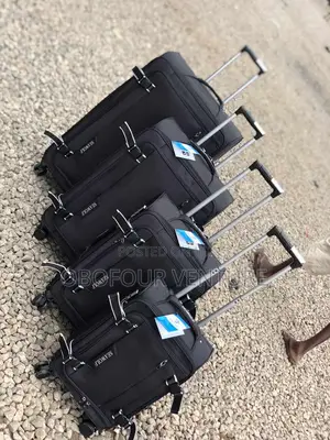 Quality Material Luggage
Very Strong at Circle