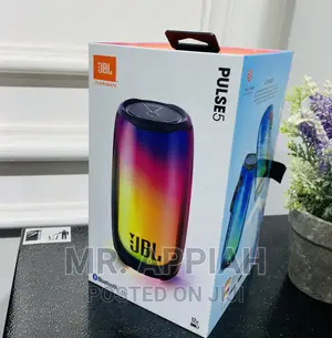 Elegant Black JBL Pulse 4 Portable Bluetooth Speaker(Black)