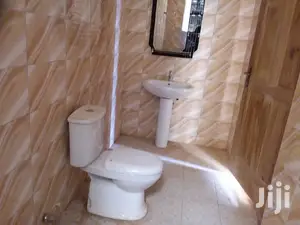 5bdrm House in Bronko Housing, Accra Metropolitan for sale