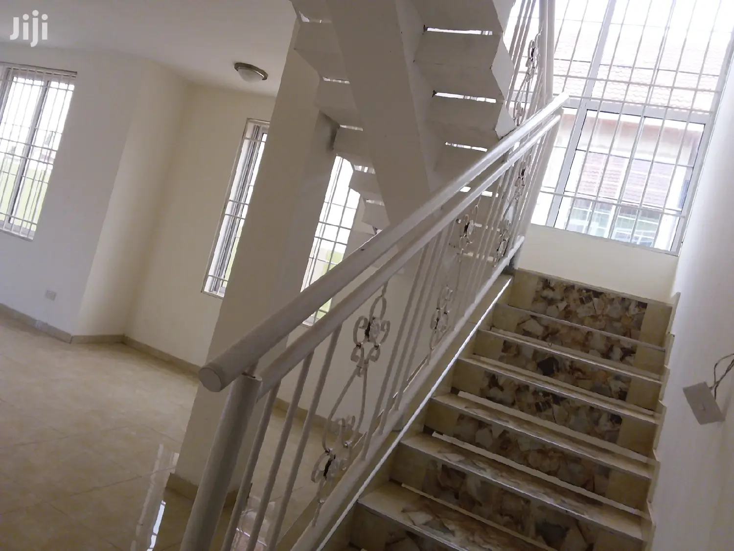 5bdrm House in Bronko Housing, Accra Metropolitan for sale