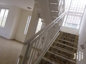 5bdrm House in Bronko Housing, Accra Metropolitan for sale