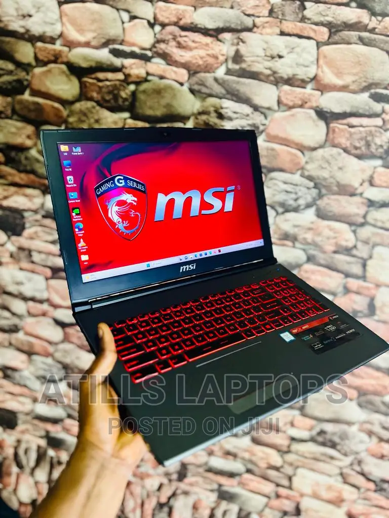 Laptop MSI GF62 8RD 16GB Intel Core I7 SSHD+SSD 1.5T