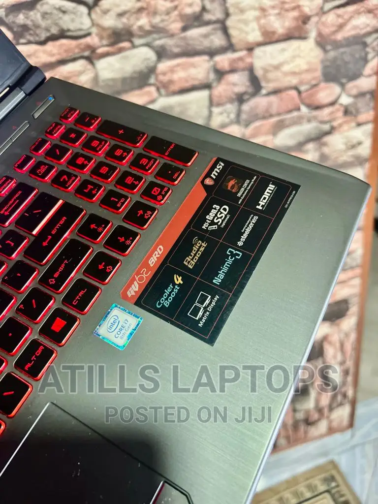 Laptop MSI GF62 8RD 16GB Intel Core I7 SSHD+SSD 1.5T