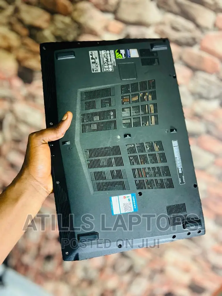 Laptop MSI GF62 8RD 16GB Intel Core I7 SSHD+SSD 1.5T