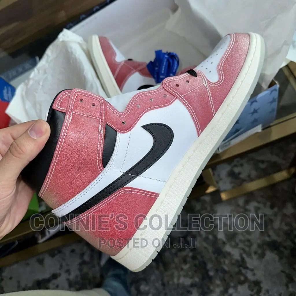 Jordan 1 Retro High (Trophy Room)