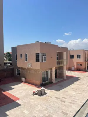 3bdrm Townhouse / Terrace in Skm, Dzorwulu for rent