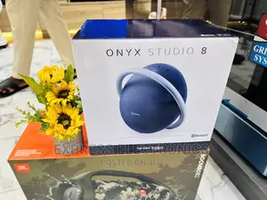 Tune Tornado Bluetooth Speaker Onyx 8 Studio