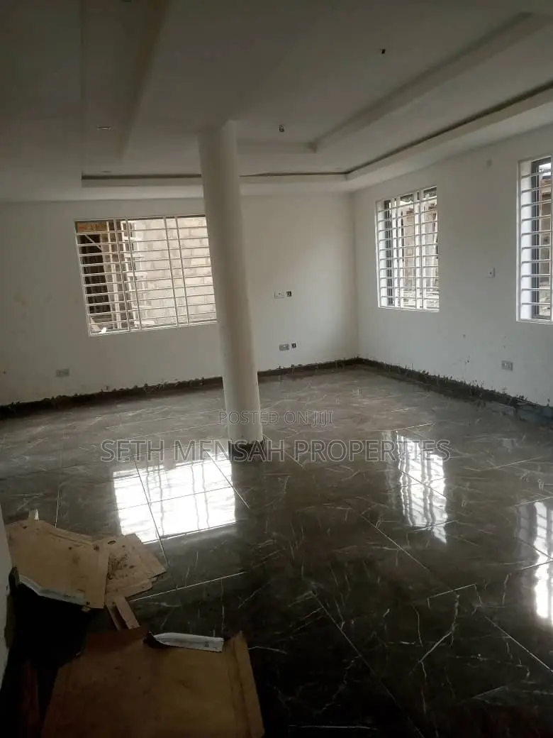 4bdrm House in Skm, Achimota for sale