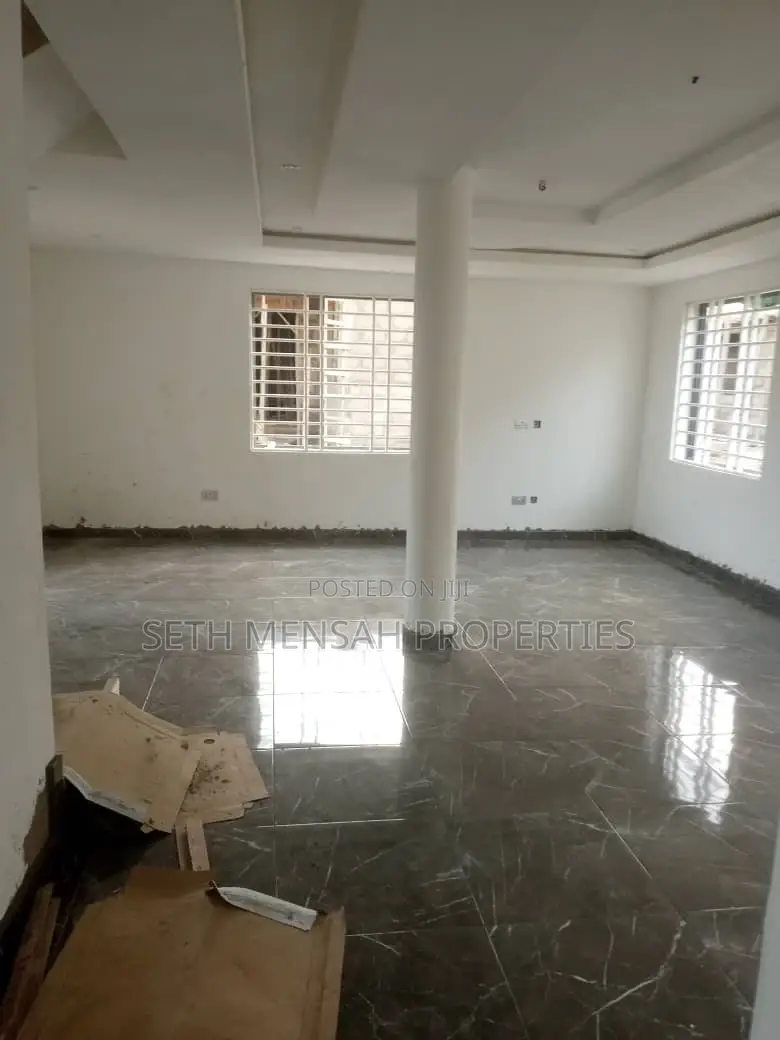 4bdrm House in Skm, Achimota for sale