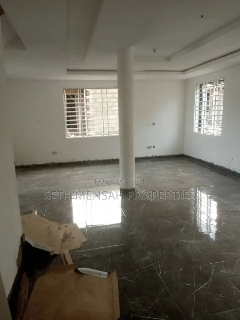 4bdrm House in Skm, Achimota for sale