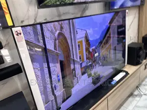 Cinematic View UHD QLED 85Q60B Samsung