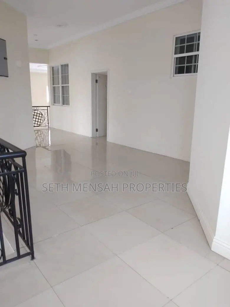 5bdrm Maisonette in Skm, East Legon for rent