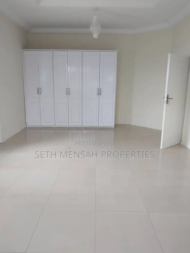 5bdrm Maisonette in Skm, East Legon for rent