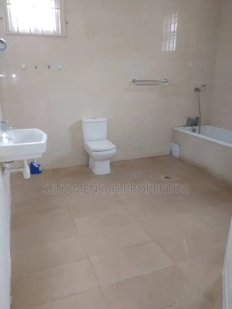 5bdrm Maisonette in Skm, East Legon for rent