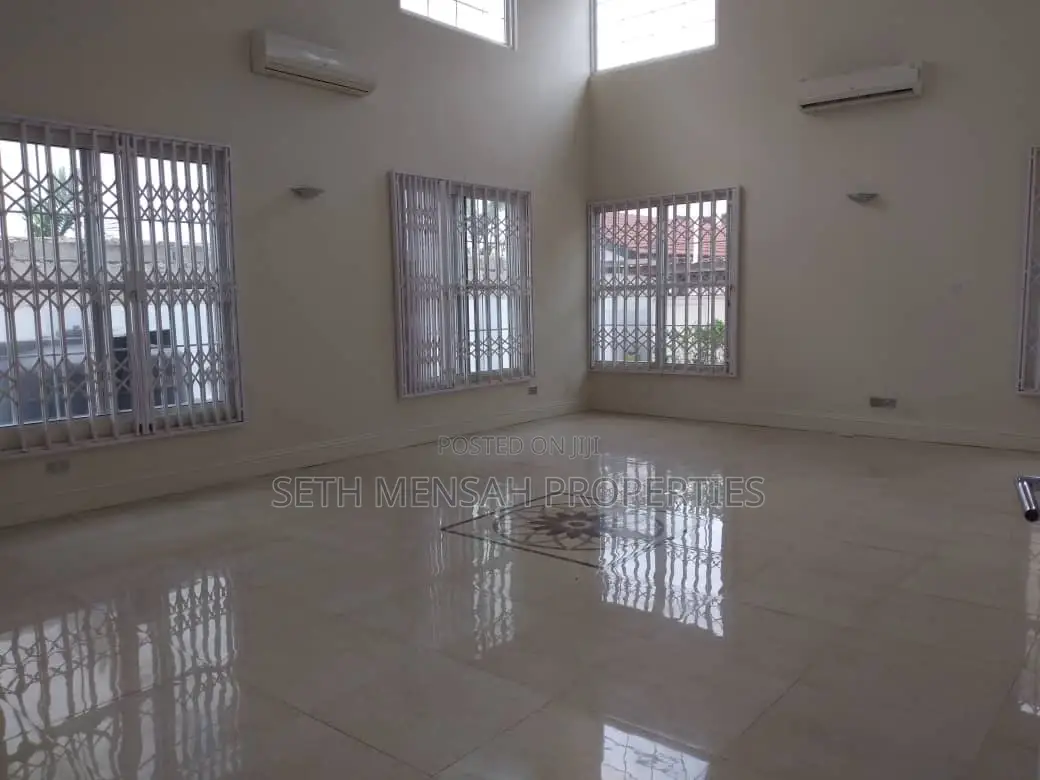5bdrm Maisonette in Skm, East Legon for rent