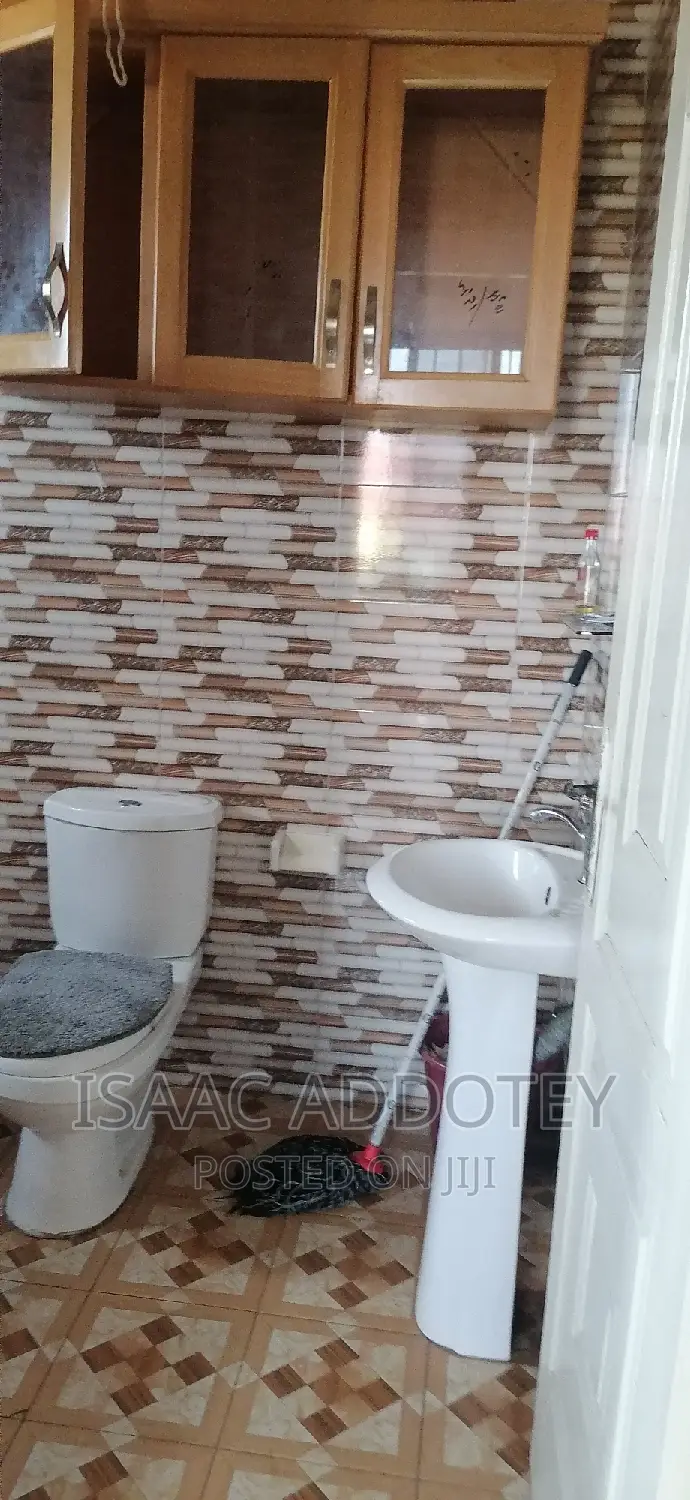 3bdrm Apartment in Lashibi, Spintex for rent