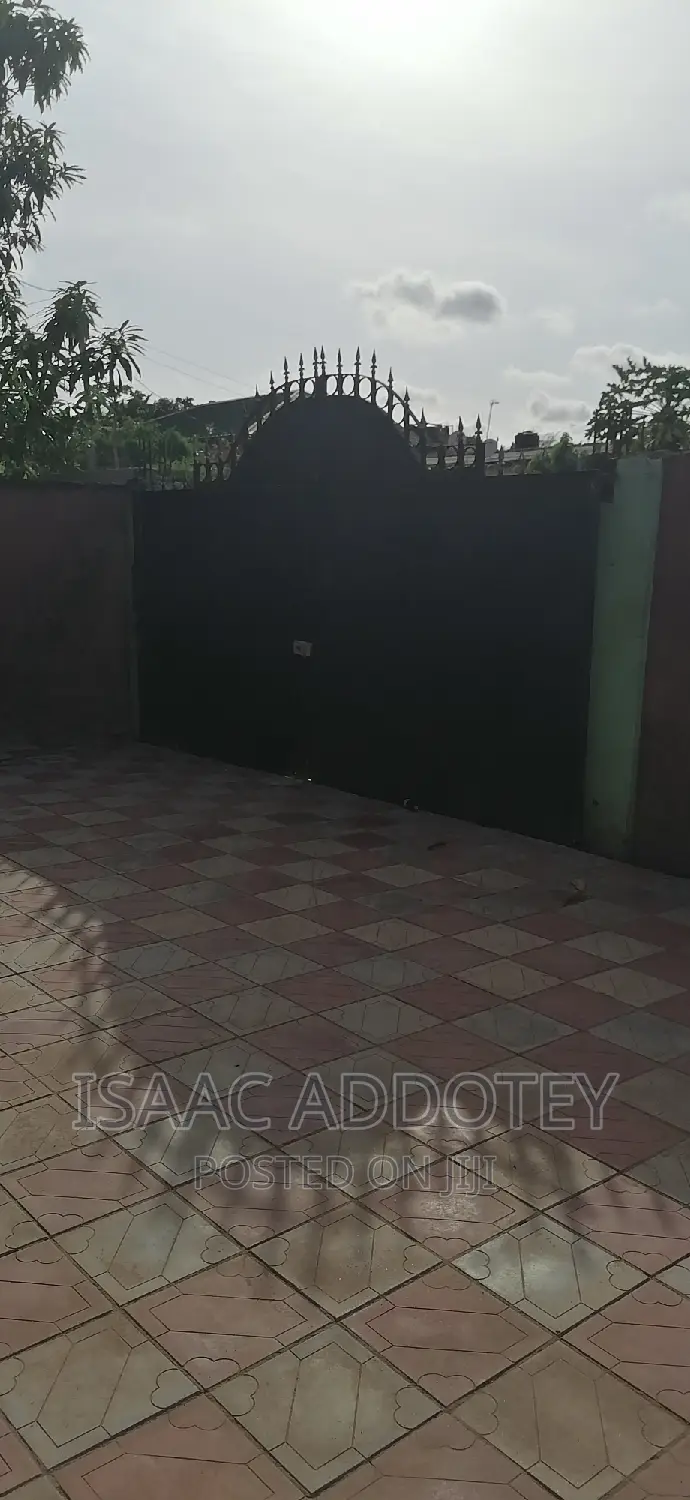 3bdrm Apartment in Lashibi, Spintex for rent