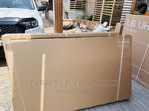 Immersive View Samsung UHD Smart 65”Au7092