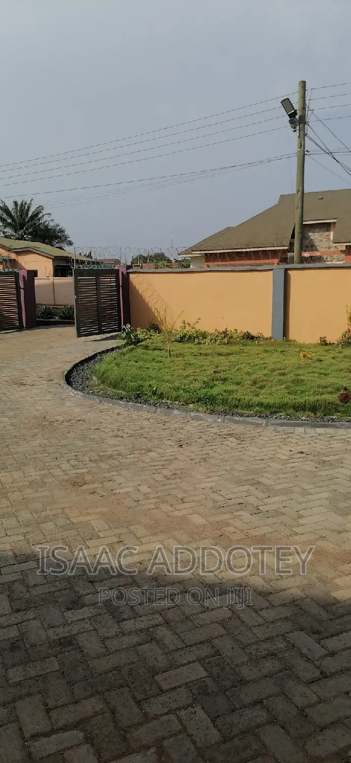 3bdrm Apartment in Sakumono Estate, Spintex for rent