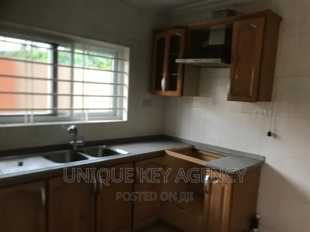 2bdrm Townhouse / Terrace in Unique Key Agency, Tesano for rent
