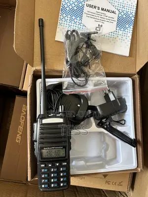 Walikie Talkie Baofeng Uv-82 With Earpiece (Dual Band) Radio
