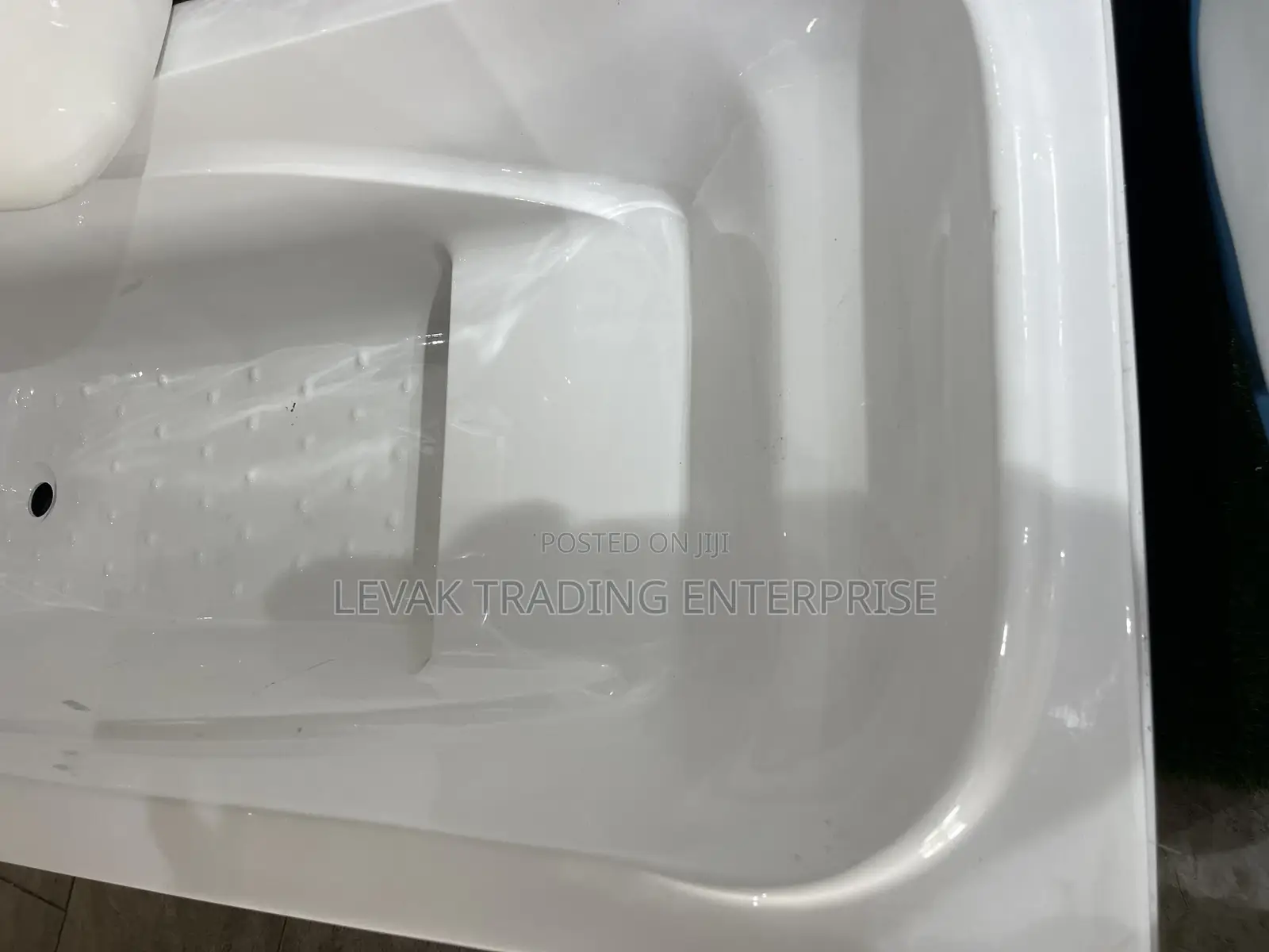 Bathtub- Seater Bathtub
