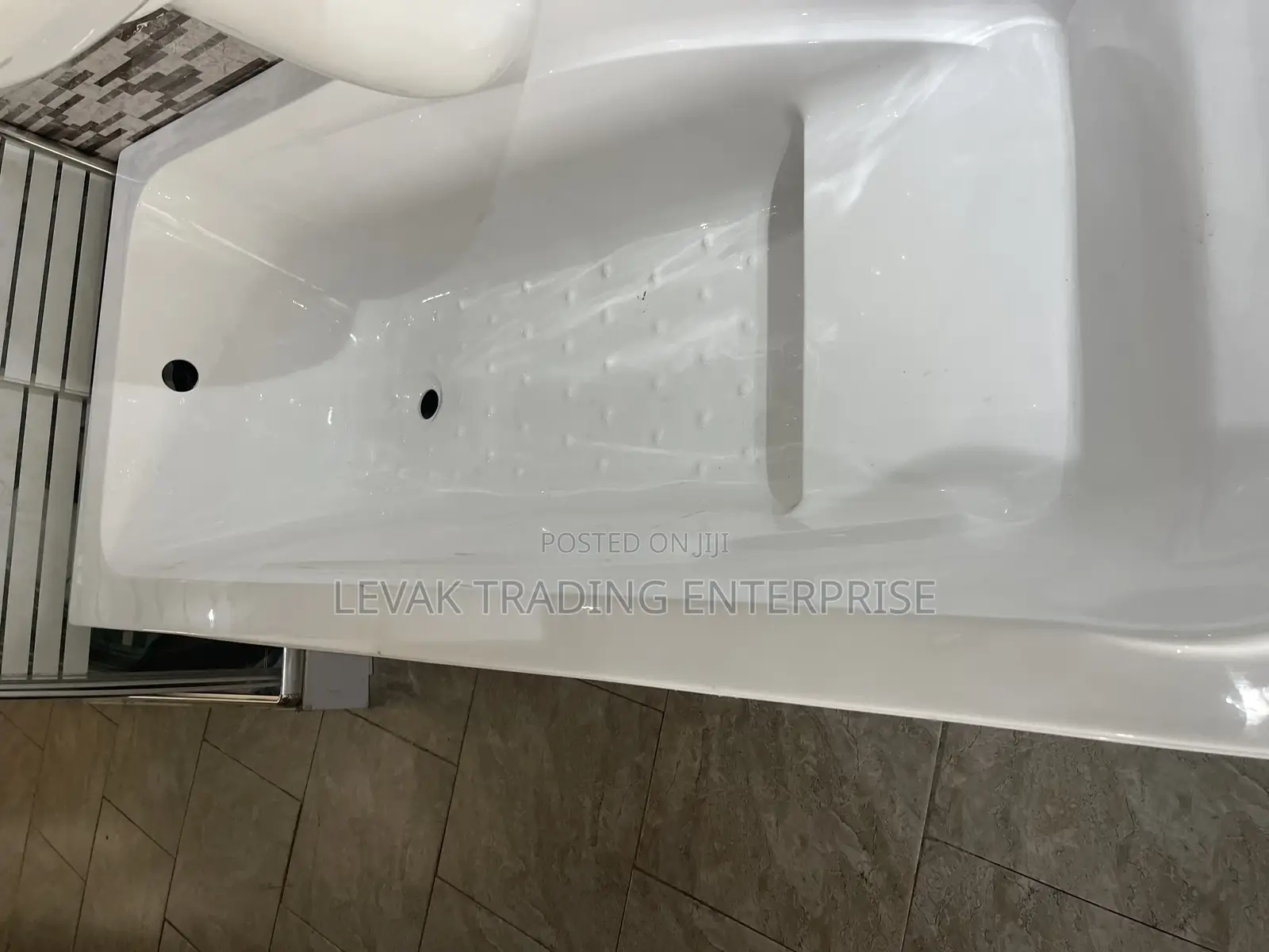 Bathtub- Seater Bathtub