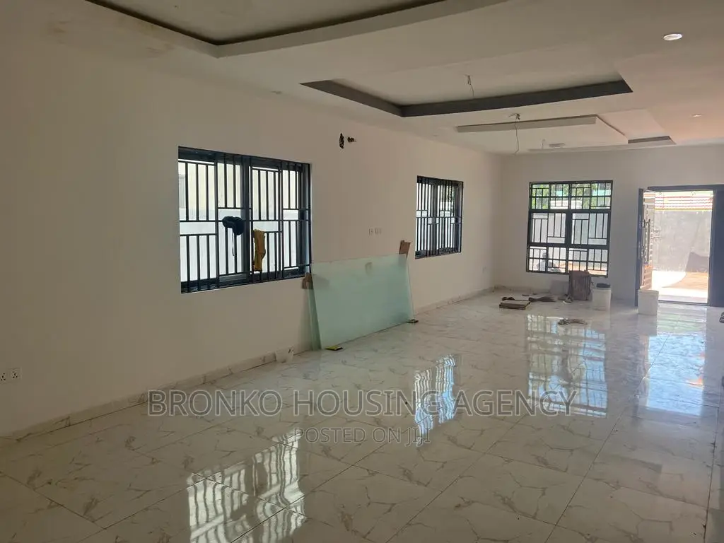 3bdrm House in Bronko Housing, Spintex for rent