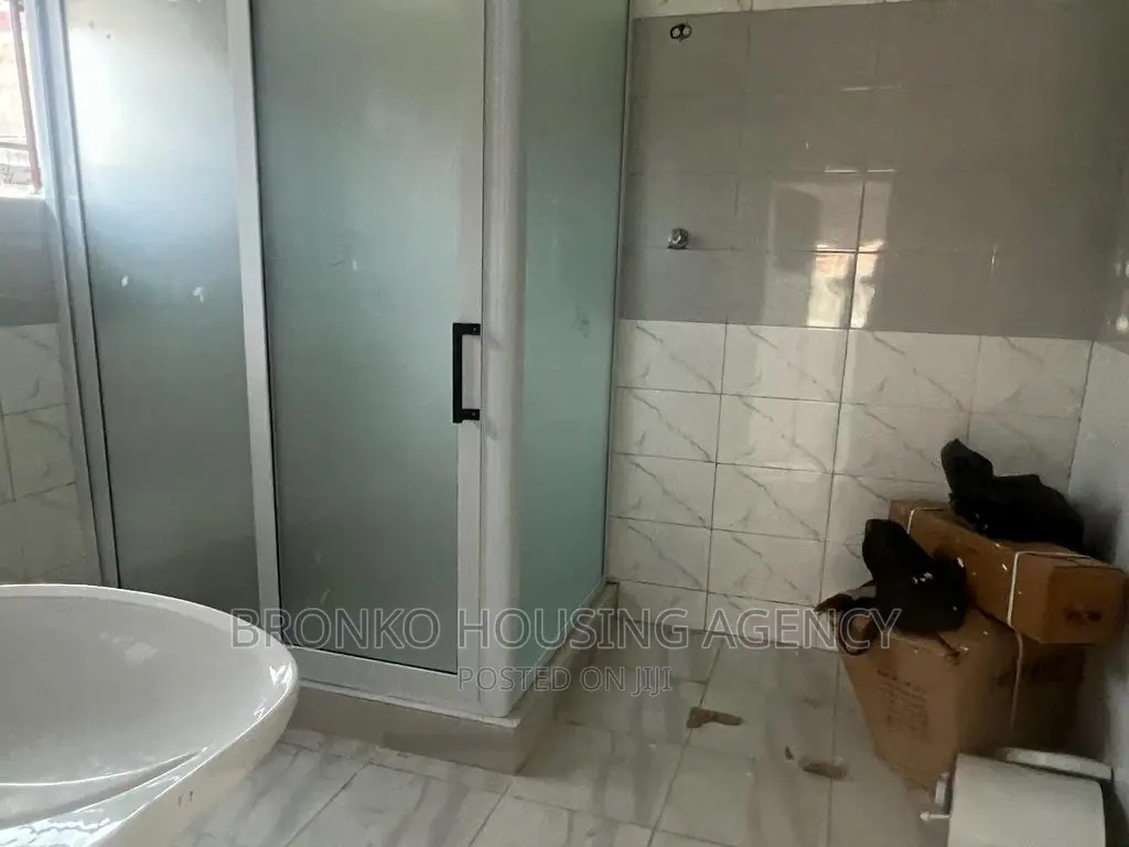 3bdrm House in Bronko Housing, Spintex for rent
