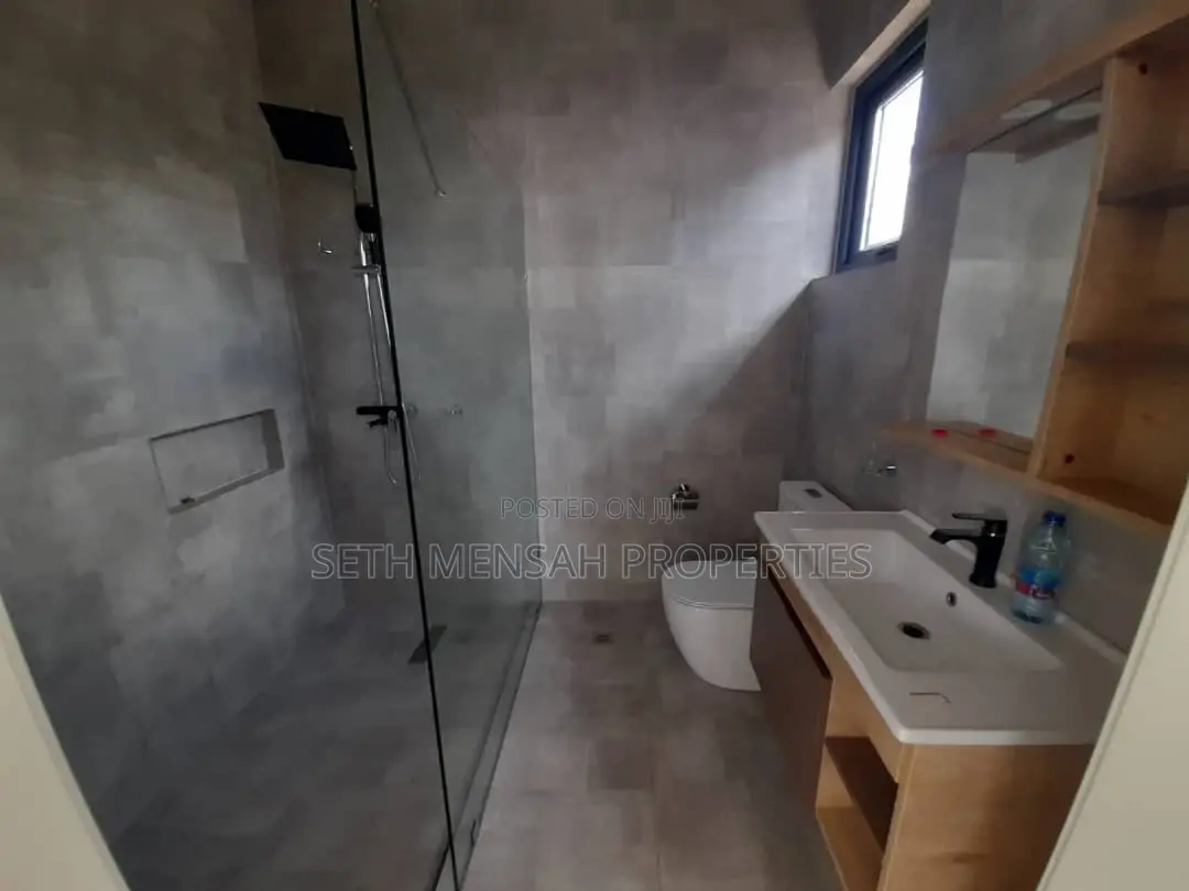 5bdrm House in Skm, Adjiriganor for rent