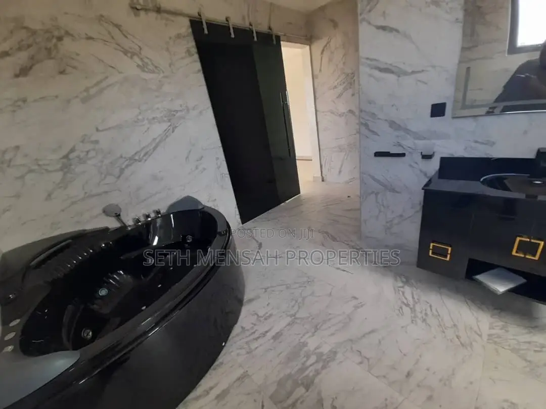 5bdrm House in Skm, Adjiriganor for rent