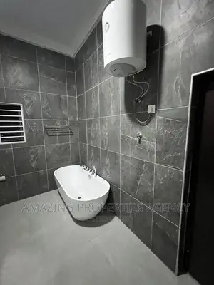 5bdrm House in Mile 7 for sale