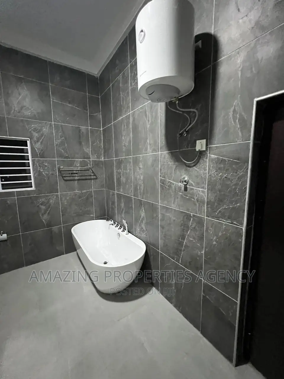 5bdrm House in Mile 7 for sale
