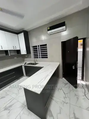 5bdrm House in Mile 7 for sale
