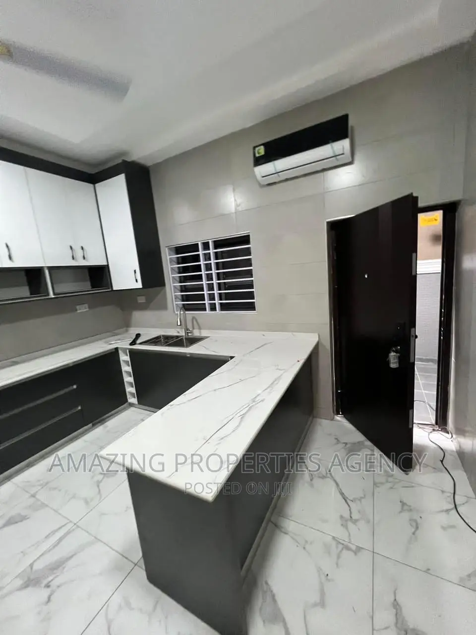 5bdrm House in Mile 7 for sale