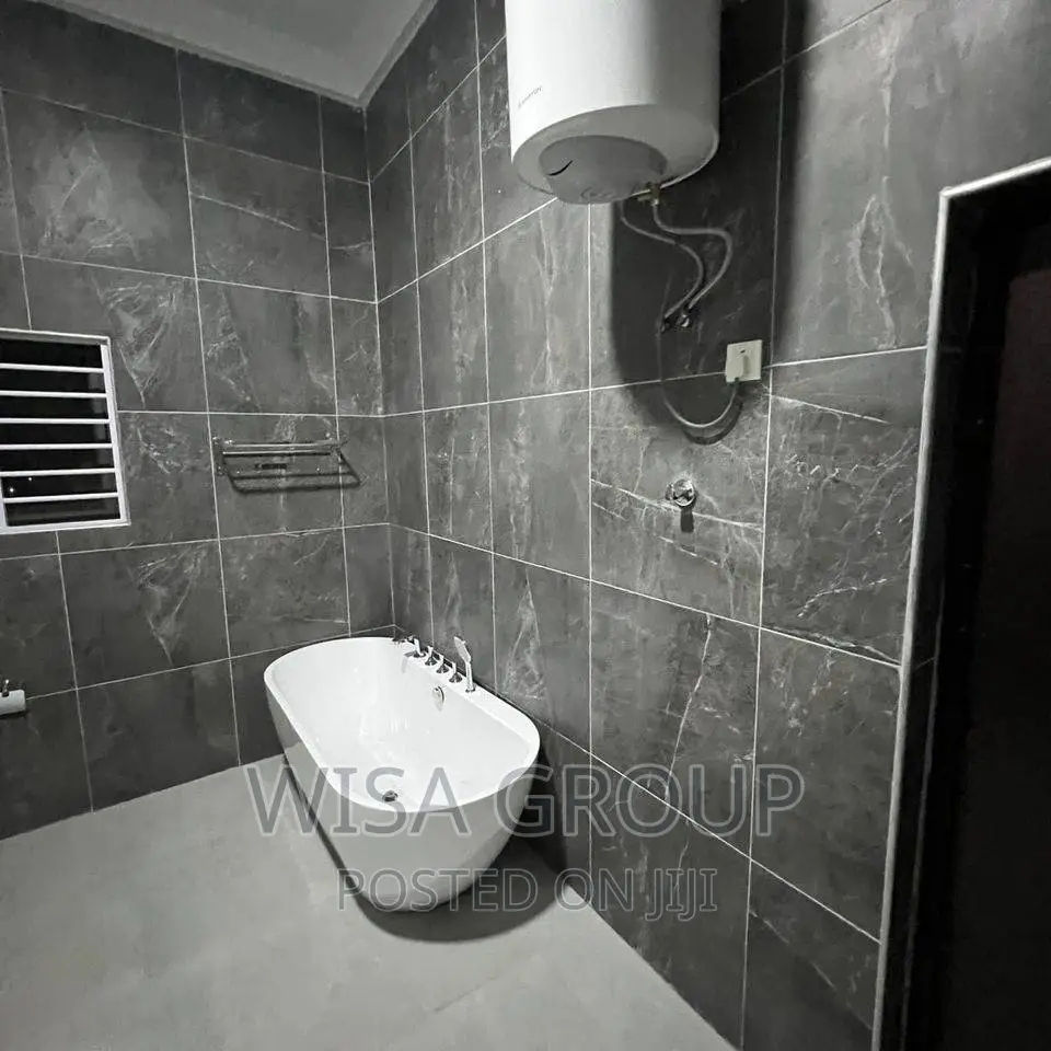 5bdrm Duplex in Wisa Groups, Achimota for sale