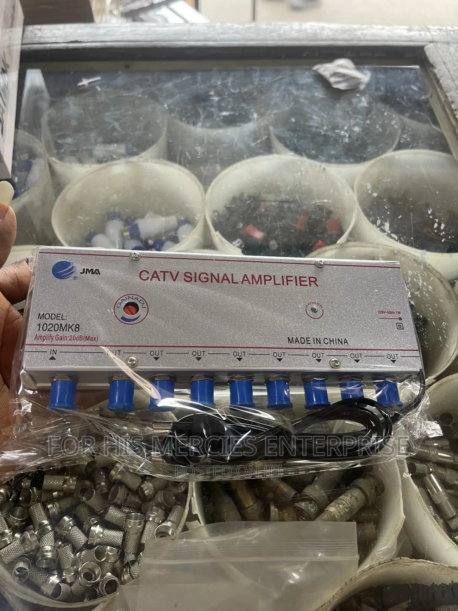 CATV 8 Way Signal Amplifier