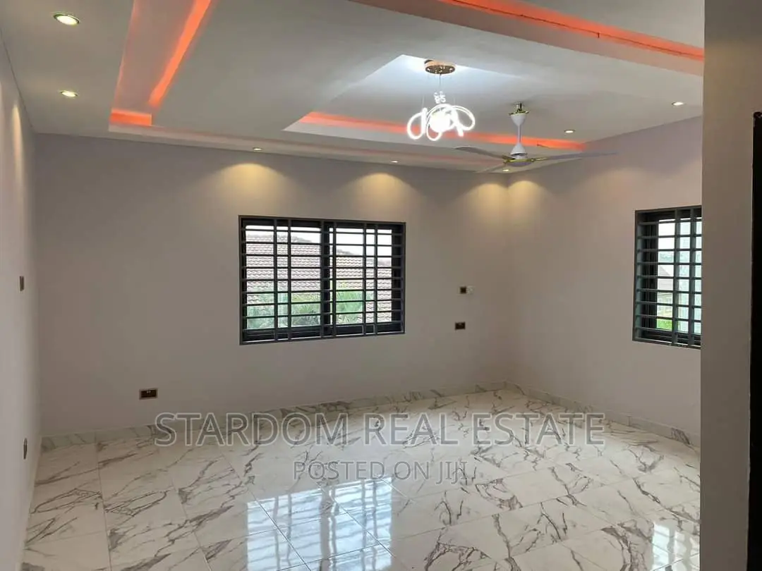 3bdrm Duplex in Kwabenya for sale