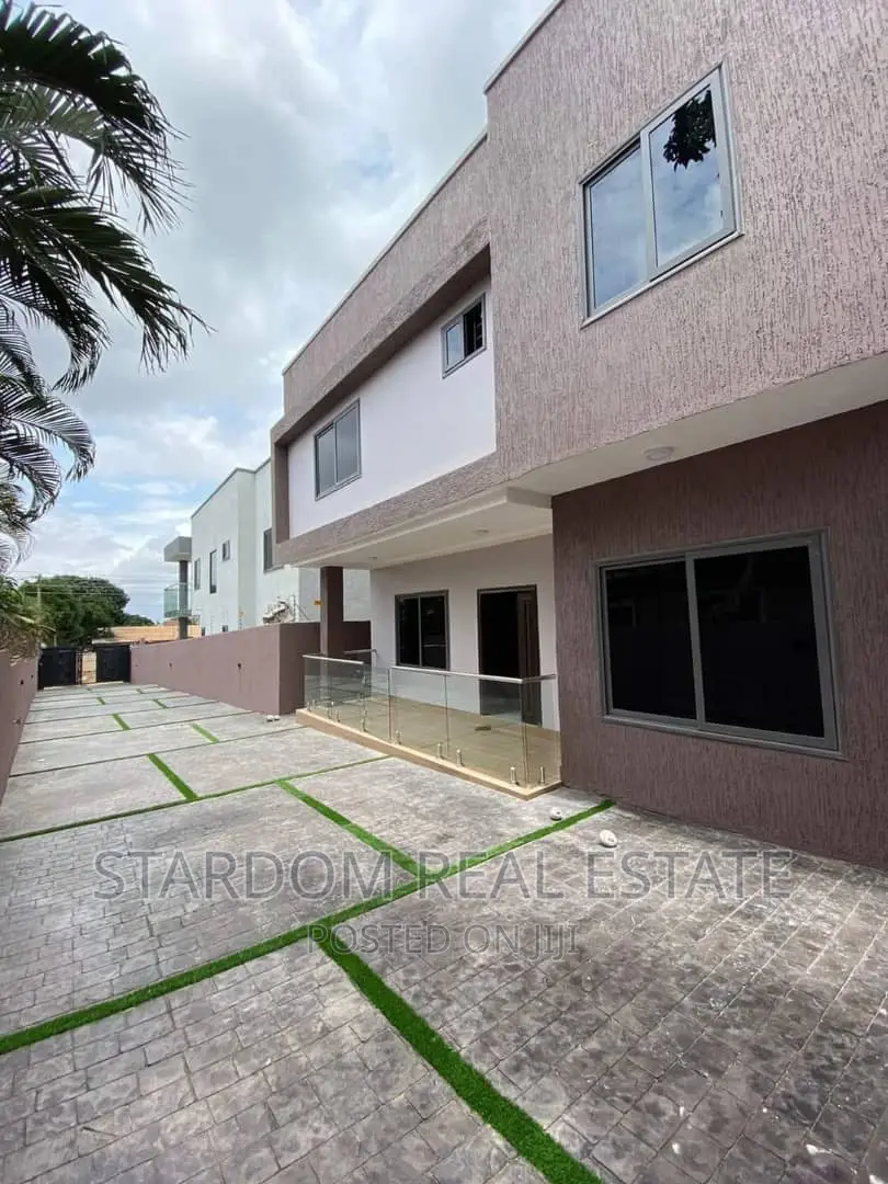 3bdrm Duplex in Kwabenya for sale