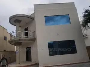 4bdrm House in Dzorwulu for sale