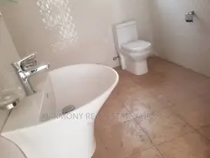 4bdrm House in Dzorwulu for sale