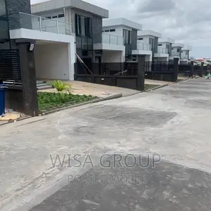 4bdrm Duplex in Accra Metropolitan for sale