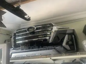 Toyota Land Cruiser V8 Front Bumper 2022